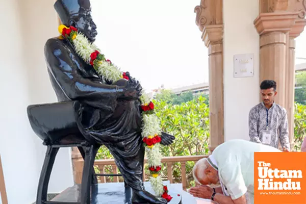 Title : Nagpur: PM Modi visits Smruti Mandir Title : Nagpur: PM Modi visits Smruti Mandir