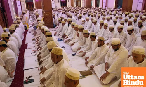 Bohra community offers namaz ahead of Eid