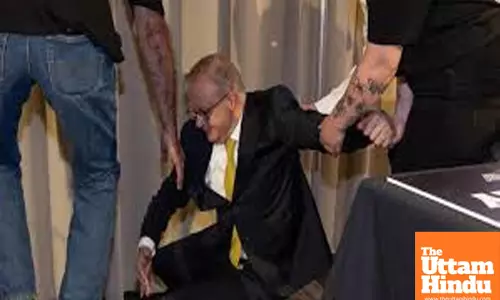 Albaneses Awkward Moment: Australian PM Falls Off Stage During Photo Shoot