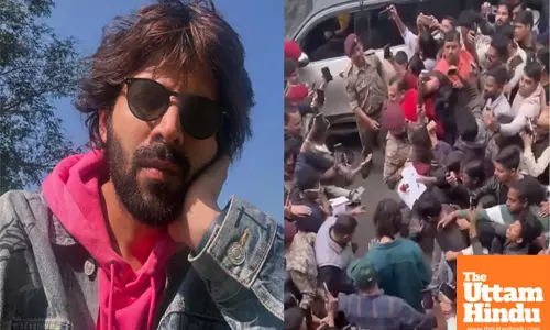 Kartik Aaryan overwhelmed by the massive love of fans in Gangtok