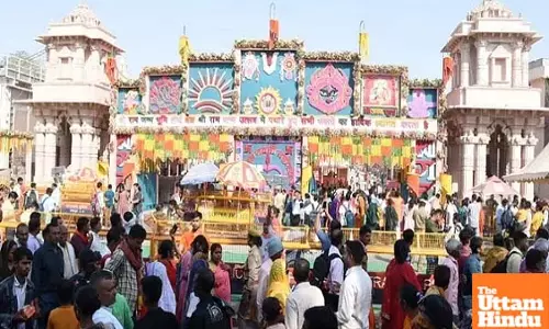 Massive Devotee Gathering in Ayodhya for Ram Navami; Holy Dip in Saryu, Surya Tilak of Ramlala at Noon