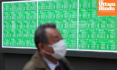 US tariff shock sends Singapores benchmark index to biggest drop since 2008, Tokyo stocks also plunge