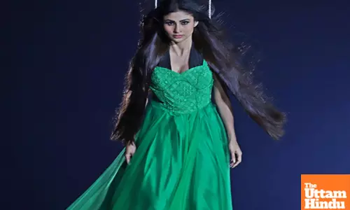 Mouni Roy goes full throttle with her own stunts in The Bhootnii