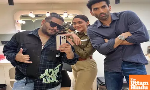 Mrunal Thakur treats us with a goofy throwback pic with her Gumraah co-star Aditya Roy Kapur