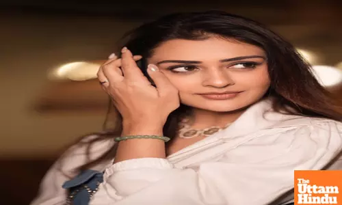 Payal Rajput seeks support, positive vibes from fans, well-wishers as her dad is taken to his first chemotherapy session