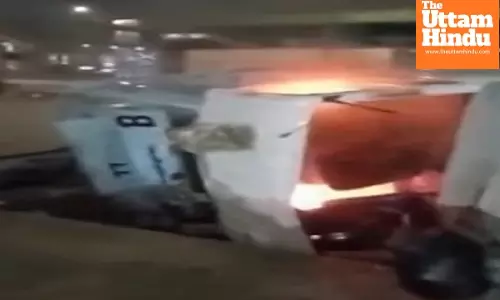 Violent mob torches water tanker in retaliation of hit-and-run in Karachi