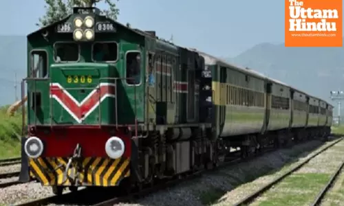 Pakistan: Passengers left high and dry in middle of nowhere after Bolan Mail refused entry into Balochistan