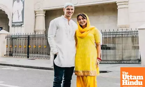 DDLJ Musical lead pair Jena Pandya & Ashley Day visit Gurudwara ahead of UK premiere