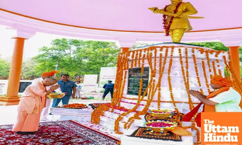 CM Yogi Adityanath pays floral tribute to Raja Narpati Singh Raikwad