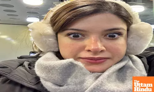 Shanaya Kapoor shares ‘random selfies in the cold’