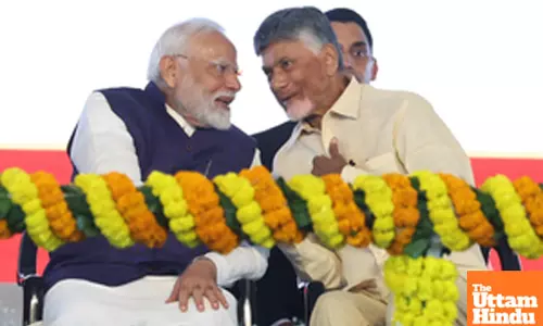PM Modi greets good friend Chandrababu Naidu on his birthday (Lead)
