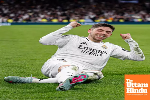 Late Valverde goal keeps Real Madrid in La Liga title race Late Valverde goal keeps Real Madrid in La Liga title race
