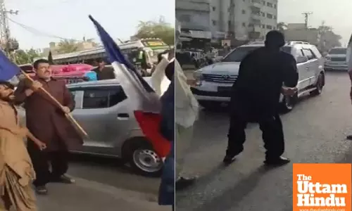 Protestors block train, road routes in Sindh against Pakistan govts canals project