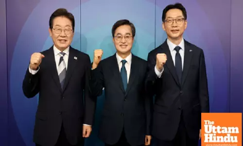 South Korea: Ex-DP leader Lee maintains big lead in presidential election poll