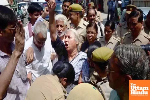 Activist in Handcuffs: Delhi Police Nabs Medha Patkar After Court Warrant Activist in Handcuffs: Delhi Police Nabs Medha Patkar After Court Warrant