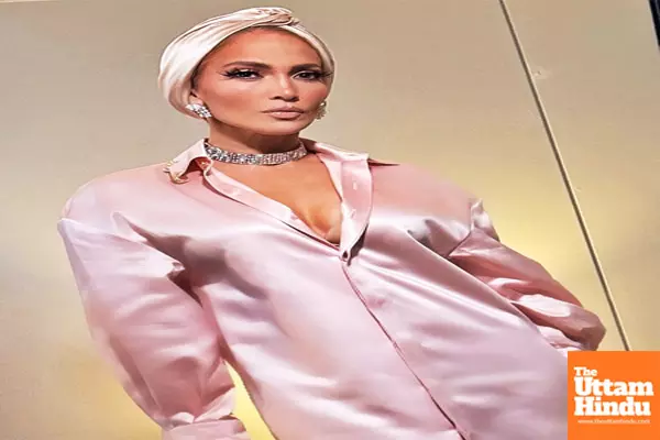 Jennifer Lopez rocks colour pink as she drips in diamonds in new fashion post Jennifer Lopez rocks colour pink as she drips in diamonds in new fashion post