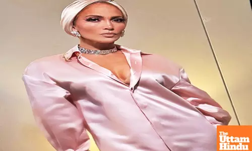 Jennifer Lopez rocks colour pink as she drips in diamonds in new fashion post