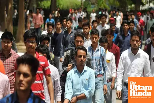 UP Govt Announces 3-Year Validity for PET Scores, Eases Job Hunt for Youth UP Govt Announces 3-Year Validity for PET Scores, Eases Job Hunt for Youth