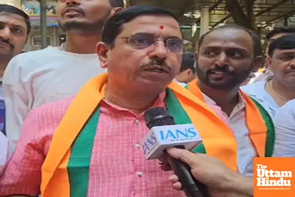 Displaying Hindu terror, Gayab posters made Cong leaders heroes in Pakistan: Union Minister Displaying Hindu terror, Gayab posters made Cong leaders heroes in Pakistan: Union Minister