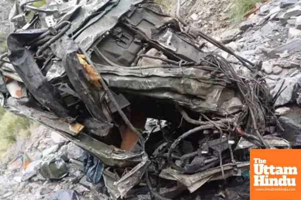 Tragic Accident in Ramban: 3 Army Soldiers Killed as Vehicle Falls into Deep Ditch Tragic Accident in Ramban: 3 Army Soldiers Killed as Vehicle Falls into Deep Ditch