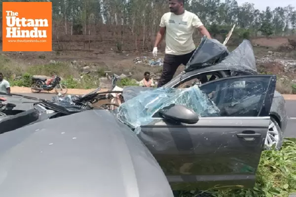Nine killed in two separate road accidents in Karnataka Nine killed in two separate road accidents in Karnataka