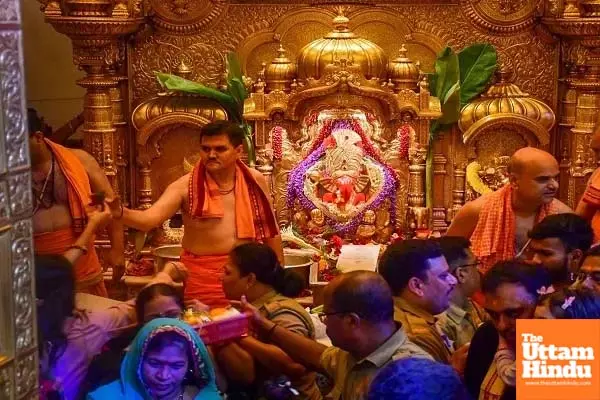 Siddhivinayak Temple Bans Coconuts and Garlands Amid Rising Indo-Pak Tension Siddhivinayak Temple Bans Coconuts and Garlands Amid Rising Indo-Pak Tension