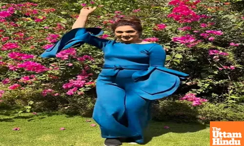 Meenakshi Seshadri dances to ‘Ek Main Aur Ek Tu’ on Khel Khel Mein 50th anniversary