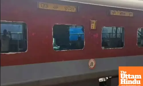 Stone Pelting on Tapaswini Express Near Lapanga Station; AC Coach Window Shattered