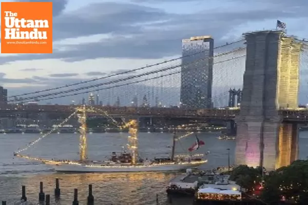 Mexican Navy ship collides with Brooklyn Bridge, two dead Mexican Navy ship collides with Brooklyn Bridge, two dead