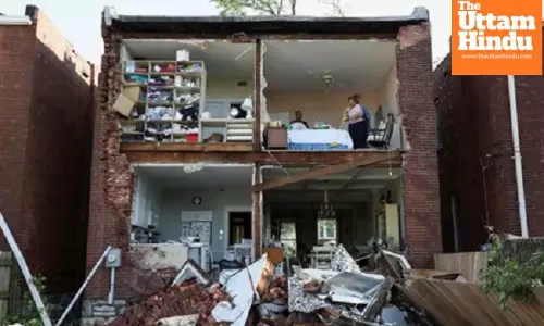 21 killed as suspected tornadoes hit Missouri, Kentucky