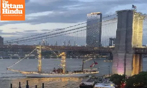 Mexican Navy ship collides with Brooklyn Bridge, two dead