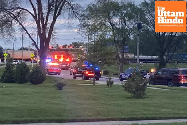 Two dead, one missing after train hits pedestrians in US Two dead, one missing after train hits pedestrians in US