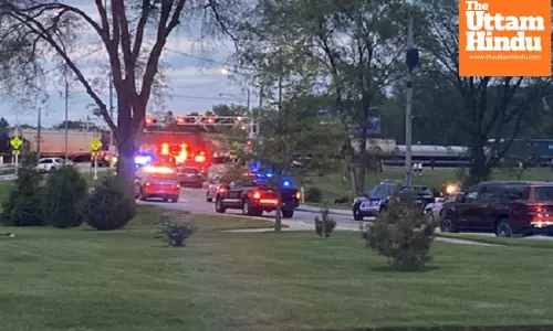 Two dead, one missing after train hits pedestrians in US