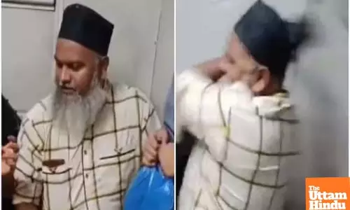 Viral Video: Man Beats Woman in Mumbai Train Coach