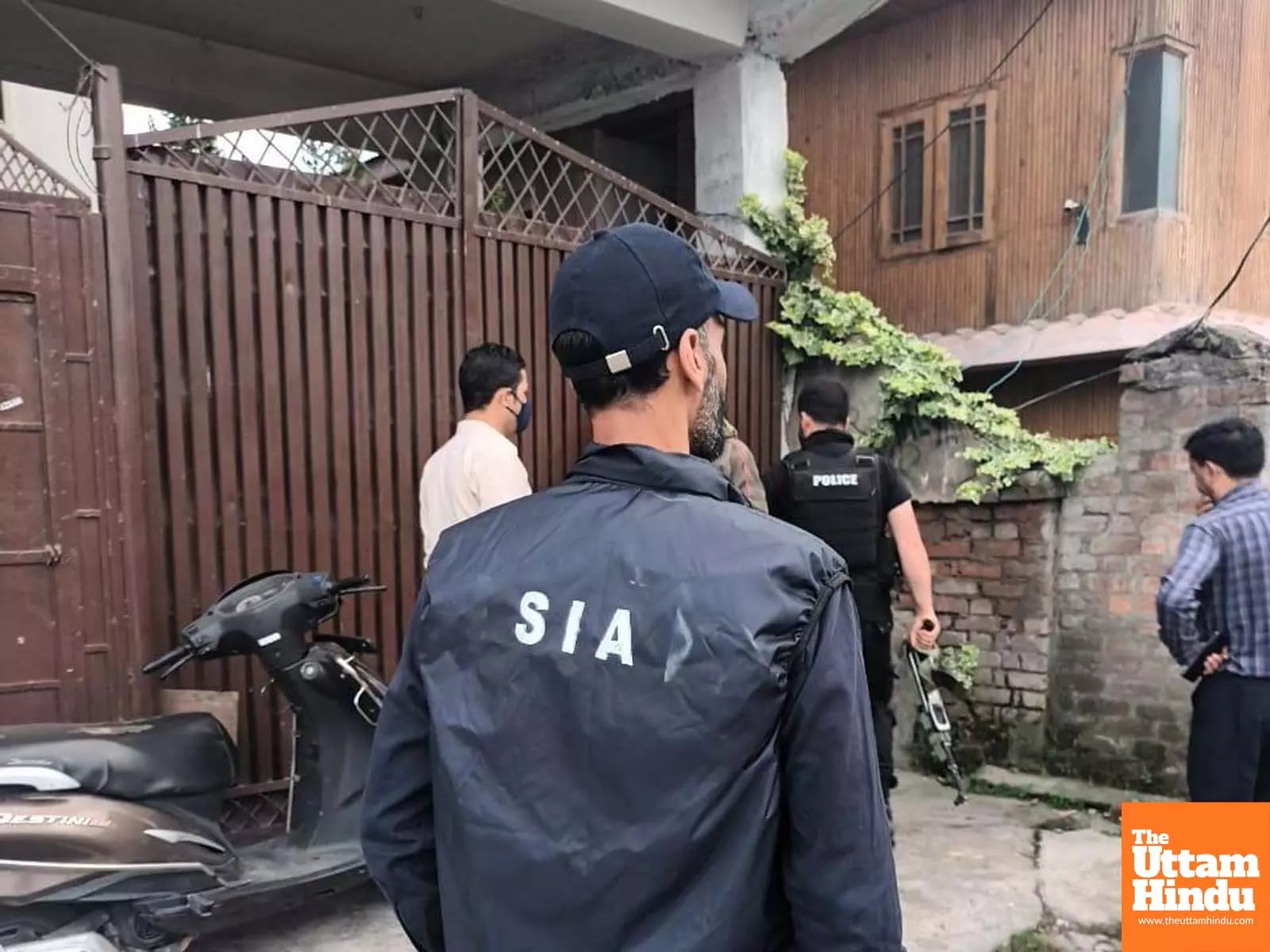 J&K: SIA raids various locations at Poonch, case related to narco terrorism J&K: SIA raids various locations at Poonch, case related to narco terrorism