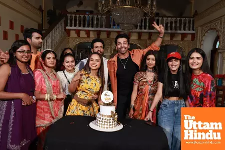 Badi Haveli Ki Chhoti Thakurain team celebrates as show reaches 100-episode milestone Badi Haveli Ki Chhoti Thakurain team celebrates as show reaches 100-episode milestone