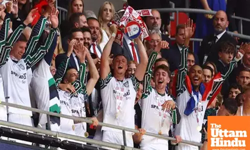 Sunderland promoted to Premier League with dramatic late win