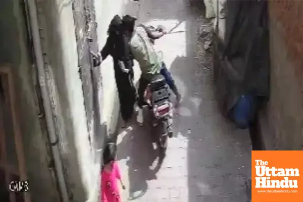 Shocking Video Emerges: Scooty Rider Performs Obscene Act with Woman in Burqa Shocking Video Emerges: Scooty Rider Performs Obscene Act with Woman in Burqa