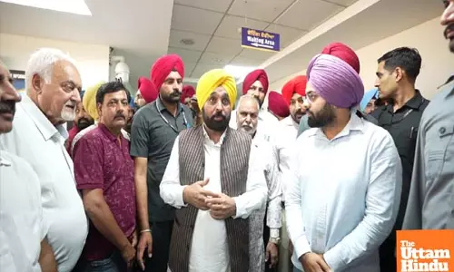 CM Conducts Surprise Check at Sub Registrar Office in Mohali