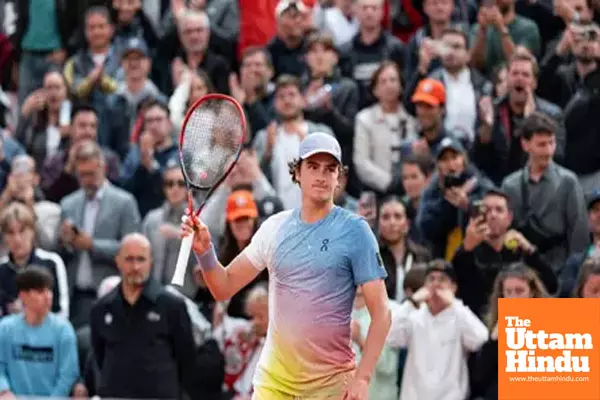 Fonseca becomes second-youngest Roland Garros match winner after Alcaraz Fonseca becomes second-youngest Roland Garros match winner after Alcaraz