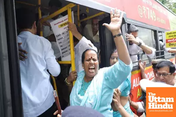 BJP leaders protest closure of Jan Aushadhi centres in Karnataka hospitals, detained BJP leaders protest closure of Jan Aushadhi centres in Karnataka hospitals, detained