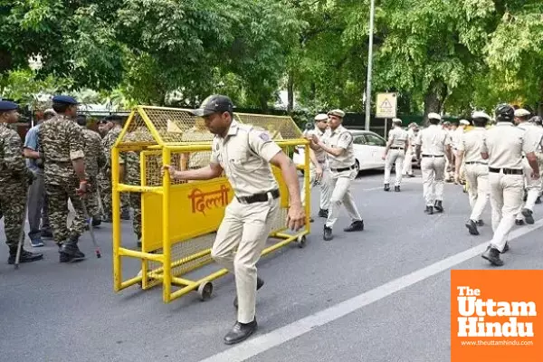 Bomb Threat to Udyog Bhawan in Delhi, Building Evacuated; Security Agencies on Alert Bomb Threat to Udyog Bhawan in Delhi, Building Evacuated; Security Agencies on Alert