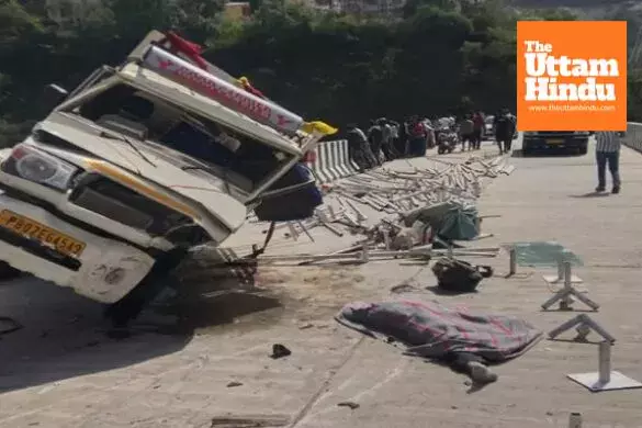 Tragic Accident in Mandi: Car Falls from Bridge Near IIT, 5 from Punjab Killed Tragic Accident in Mandi: Car Falls from Bridge Near IIT, 5 from Punjab Killed