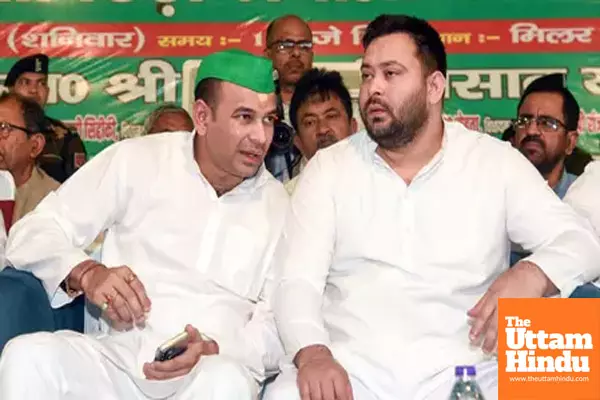 After expressing devotion to his parents, Tej Pratap now showers blessings on Tejashwi Yadav After expressing devotion to his parents, Tej Pratap now showers blessings on Tejashwi Yadav
