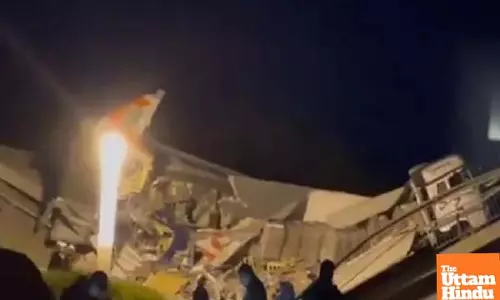 Bridge Collapse Causes Train Derailment, Resulting in 7 Deaths and Over 30 Injuries