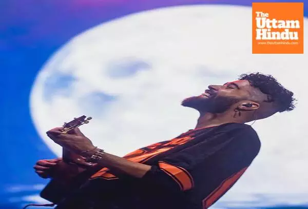 Fan Chases AP Dhillon for Pics at Airport, Singer Reacts On Camera – Viral Video