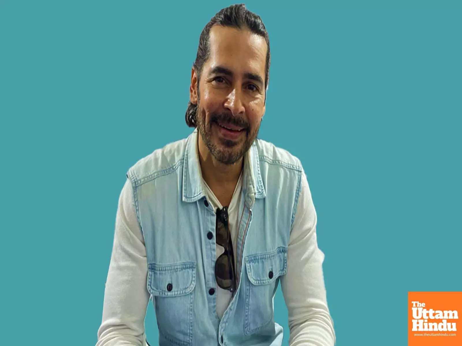 Troubles increased for famous actor Dino Moreas, ED raided several places...Know the whole matter Troubles increased for famous actor Dino Moreas, ED raided several places...Know the whole matter