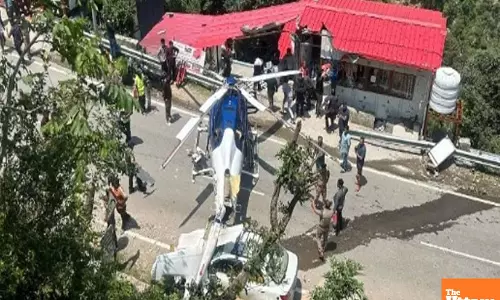 Emergency landing of helicopter waving off to Kedarnath, passengers escape narrowly