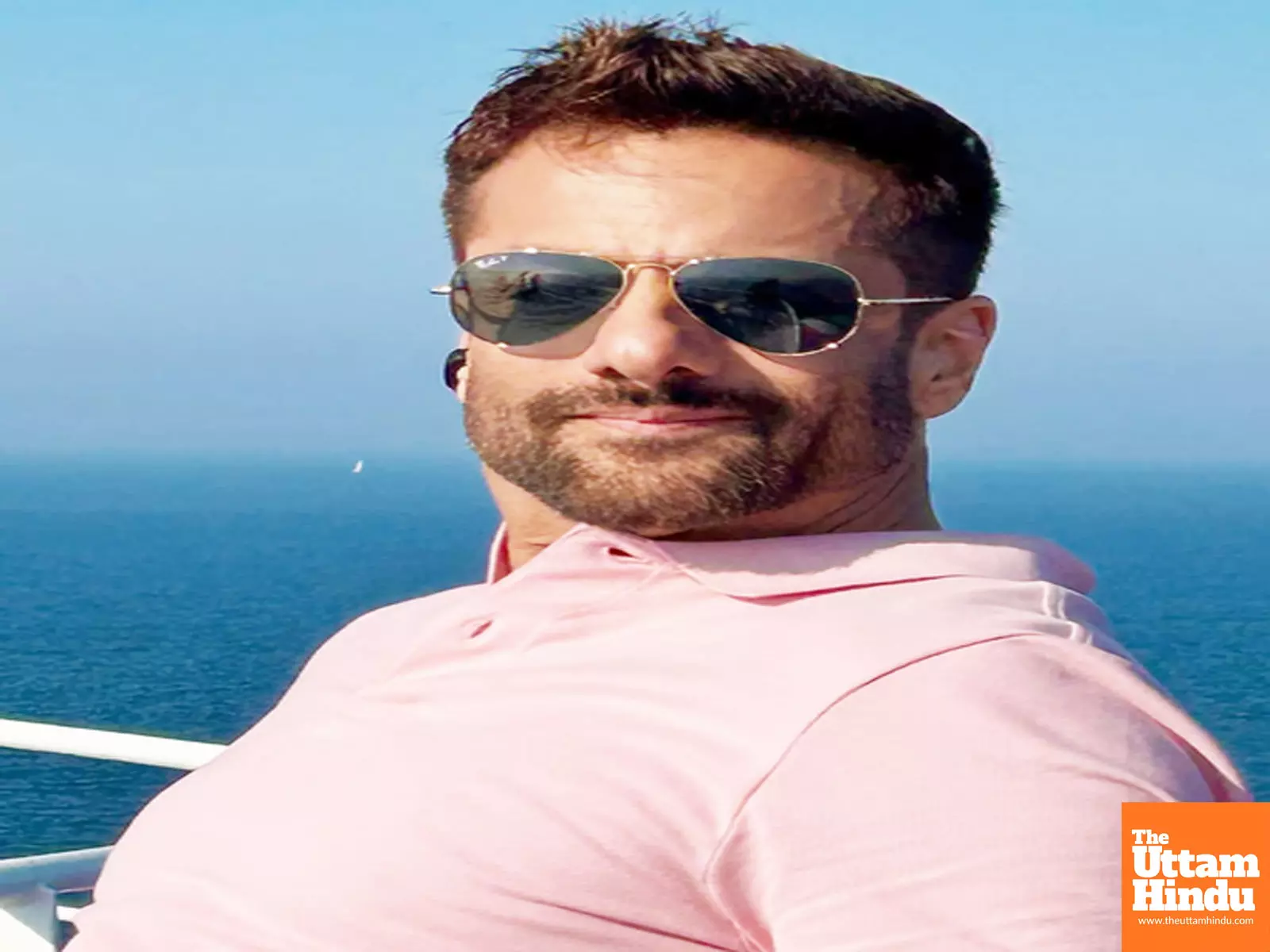 Fardeen Khan urges fans to stay away from smoking: Your future will thank you Fardeen Khan urges fans to stay away from smoking: Your future will thank you
