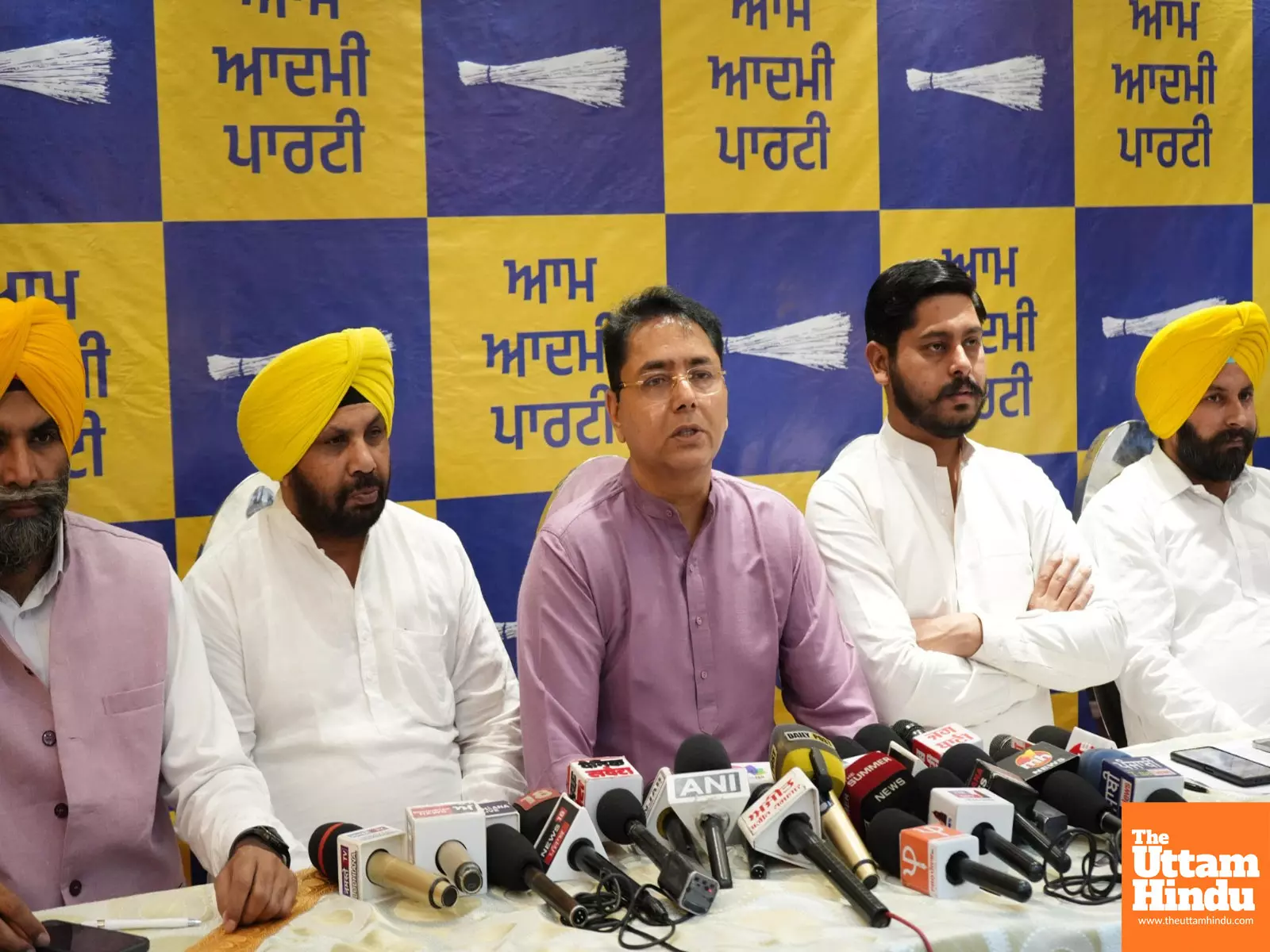 AAP Gains More Strength in Ludhiana West; Hundreds Leave Traditional Parties to Join AAP AAP Gains More Strength in Ludhiana West; Hundreds Leave Traditional Parties to Join AAP